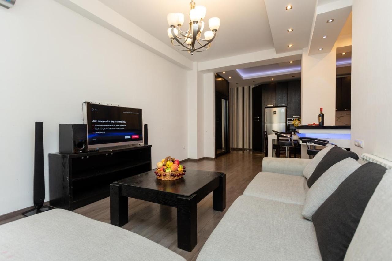 Two Bedroom Apartment In The City Center Tbilisi Eksteriør bilde