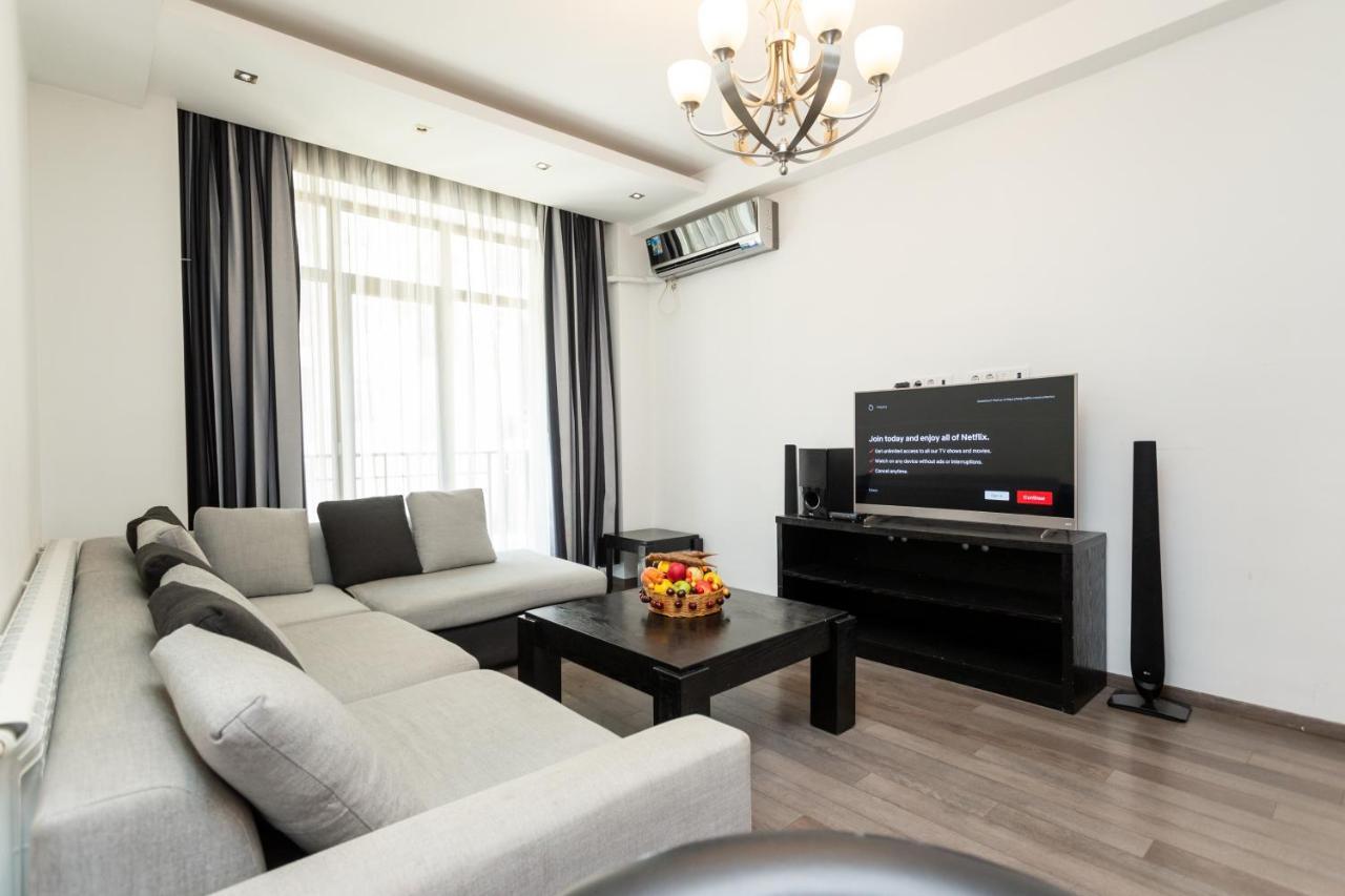 Two Bedroom Apartment In The City Center Tbilisi Eksteriør bilde