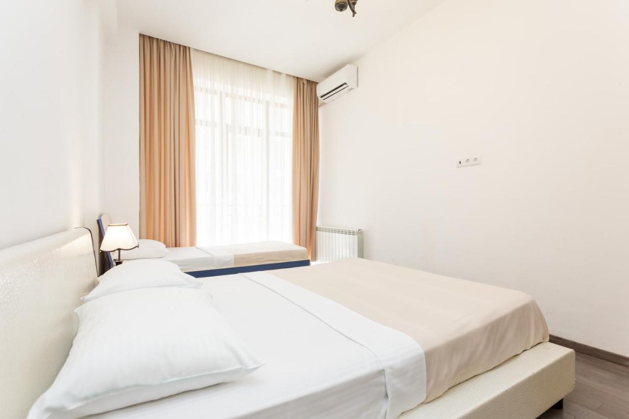 Two Bedroom Apartment In The City Center Tbilisi Eksteriør bilde