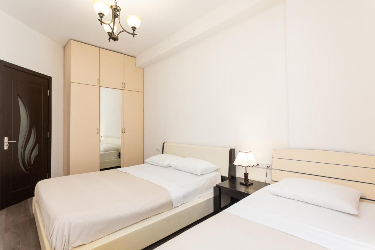 Two Bedroom Apartment In The City Center Tbilisi Eksteriør bilde